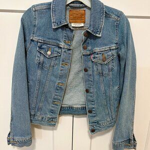 Classic Levis Denim Jean Jacket in XS